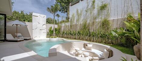 Kolam renang outdoor
