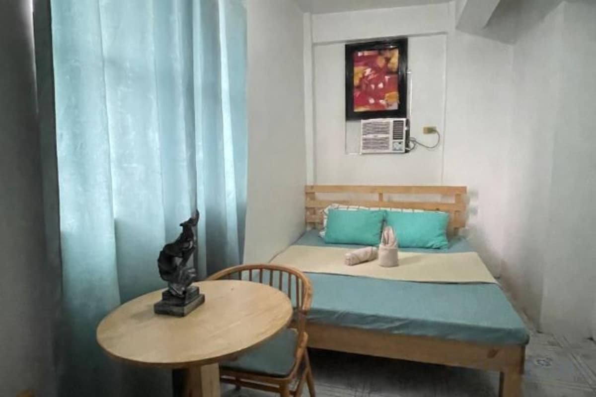 Desk, free WiFi, bed sheets