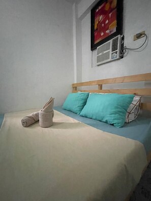 Standard Room | Desk, free WiFi, bed sheets