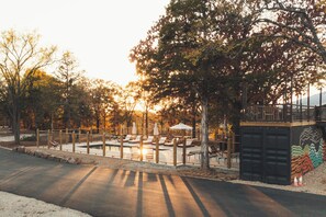 Property grounds - Glamping Getaway @ The Embers (Branson)