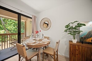 Dining - BRAND NEW REMODELED 2/2 Family Getaway! Walk to Amazing Beach, AC & WiFi (Lihue)