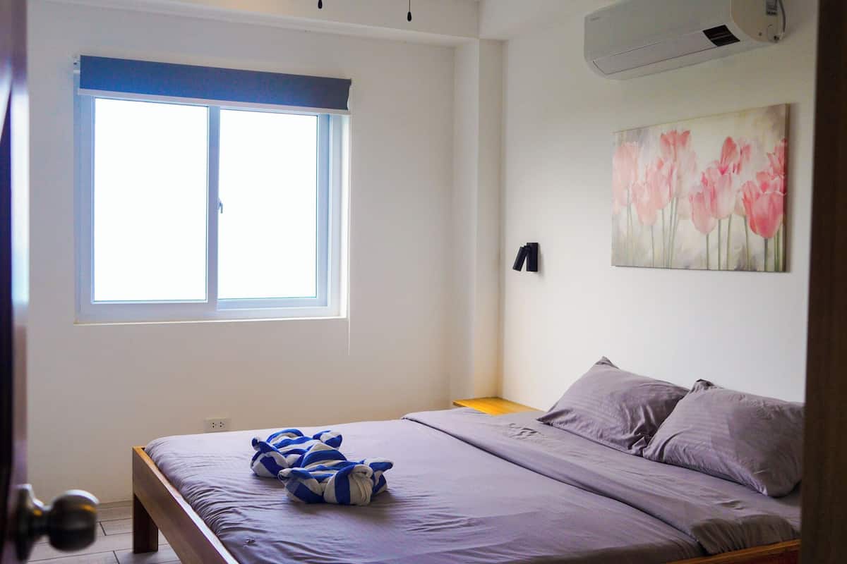 Lägenhet Deluxe - balkong - havsutsikt | Sängtillbehör av högsta kvalitet, memory foam-madrasser och skrivbord