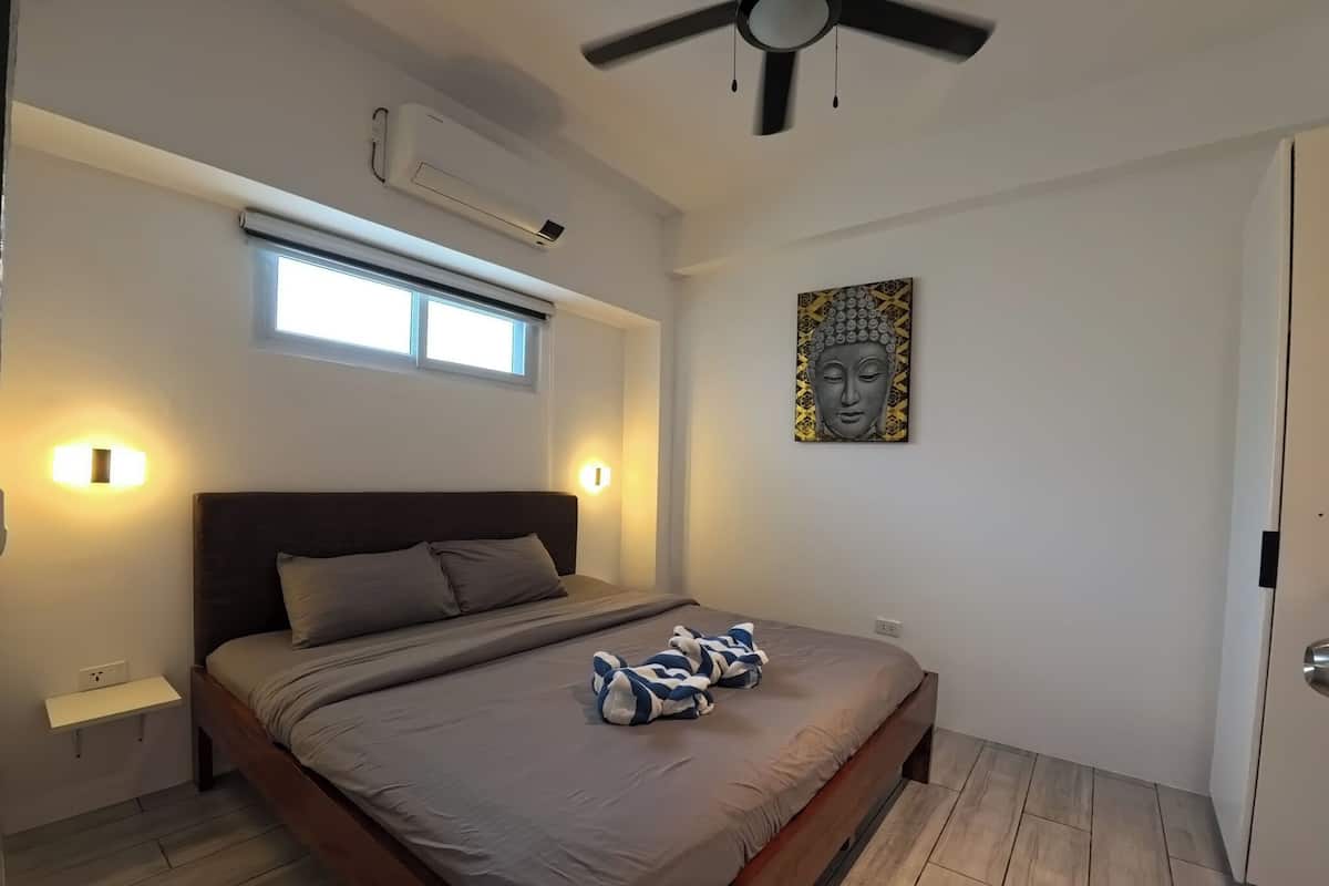 Lägenhet Deluxe - balkong - havsutsikt | Sängtillbehör av högsta kvalitet, memory foam-madrasser och skrivbord