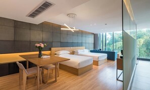 Suite familiar | Ropa de cama de alta calidad, edredón y minibar 