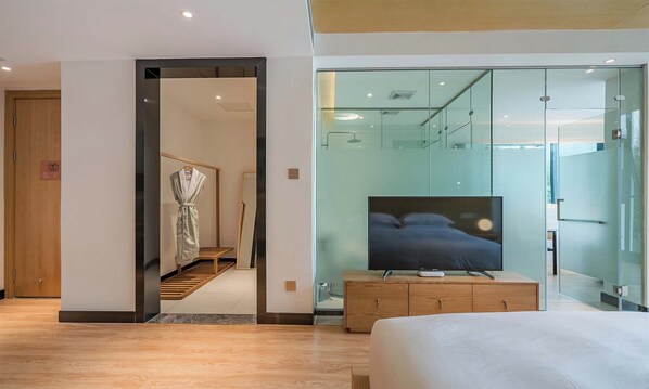 Quarto casal design | Banheiro | Produtos de toalete grátis, secador de cabelo, chinelos