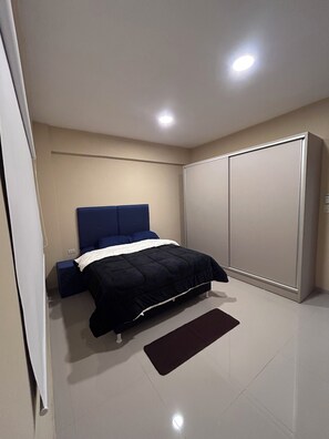 2 habitaciones, tabla de planchar con plancha, internet y ropa de cama 