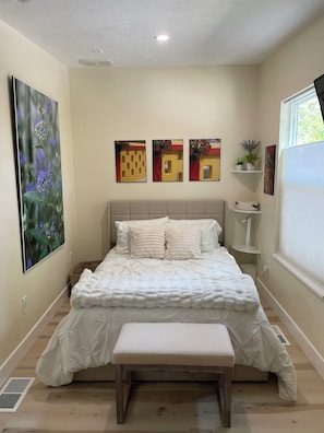 1 bedroom, desk, free WiFi, bed sheets