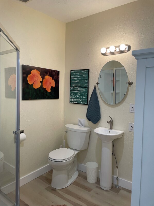 Hårtork och handdukar