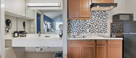 Frigorifero, microonde, forno, macchina per tè/caffè