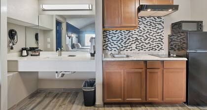 Water view Beach House • Kitchen • Walk to Beach