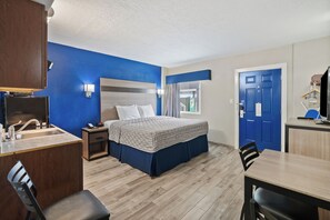 1 bedroom, bed sheets - 2nd level pool front • Kitchen • Walk to Beach (Rockport)