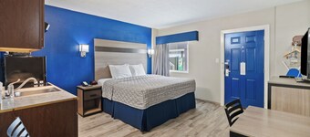 2nd level pool front • Kitchen • Walk to Beach