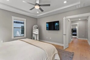 5 habitaciones, tabla de planchar con plancha, wifi y ropa de cama
