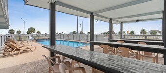 Waterview King Suite • Pool front, ground level