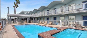 Oceanview Penthouse King room in perfect location