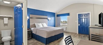 Oceanview Penthouse King room in perfect location