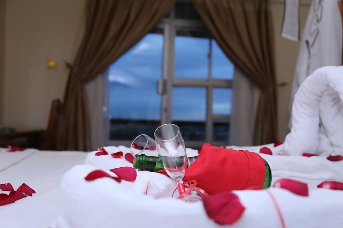 Free WiFi, bed sheets