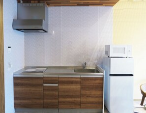 Fridge, microwave, stovetop, cookware/dishes/utensils - Room1Close to Kumamoto Station Up to 8 people can stay here with family or friends / Kumamoto Kumamoto (Kumamoto)