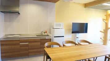 冰箱、微波炉、炉灶、厨具/餐具
