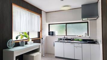 Fridge, microwave, stovetop, cookware/dishes/utensils