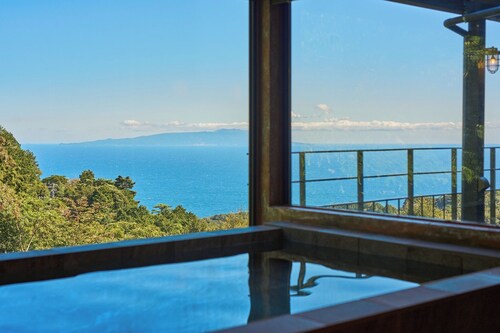 A blissful moment of relaxation at the natural hot / Kamo-gun Shizuoka