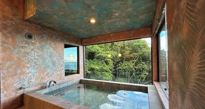 A blissful moment of relaxation at the natural hot / Kamo-gun Shizuoka