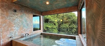 A blissful moment of relaxation at the natural hot / Kamo-gun Shizuoka