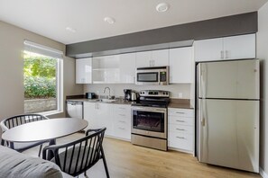 Réfrigérateur, micro-ondes, four, lave-vaisselle