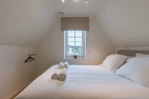 4 habitaciones, tabla de planchar con plancha, cuna de viaje y wifi