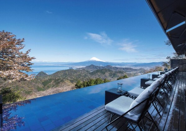 Terrace/patio - Easy and free BBQ at a cool Izu villa 4th place in the Best of Private Vacation Rentals / Izunokuni Shizuoka (Izunokuni)