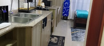 Cosy Studio in Nairobi West, Close proximity to Airport, Shopping malls & Gym.