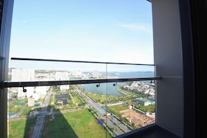 Apartamento urbano, sacada, vista para a praia | Vista para a cidade