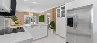 Casa Amazonia Pool Tiki Hut Volleyball Beach