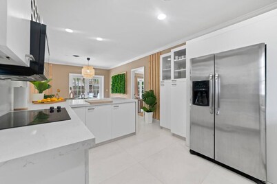 Casa Amazonia Pool Tiki Hut Volleyball Beach