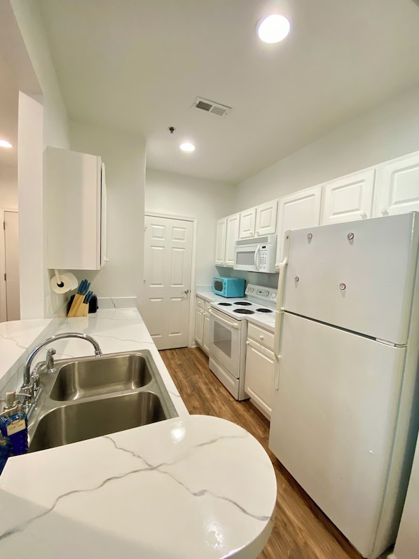Fridge, microwave, oven, stovetop