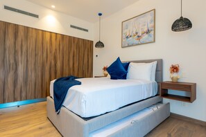 2 bedrooms, iron/ironing board, Internet, bed sheets - Spacious condo with private balcony, pool , kitchen , WIFI & prime location (Playa del Carmen)