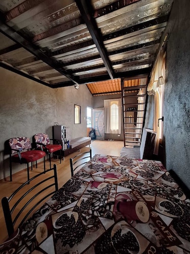 Peaceful 3-bedroom chalet in Pujilí with 2700 m² of outdoor space.