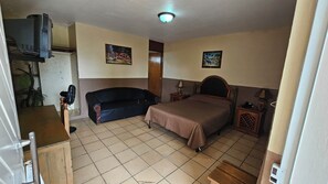 Habitación económica | Tabla de planchar con plancha y wifi gratis
