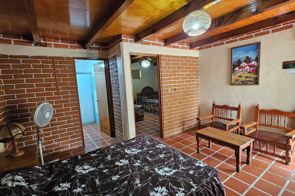 Family Cabin | Iron/ironing board, free WiFi