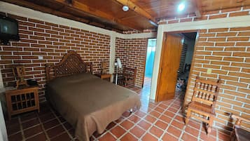 Cabaña familiar | Baño | Regadera, toallas, jabón, papel de baño