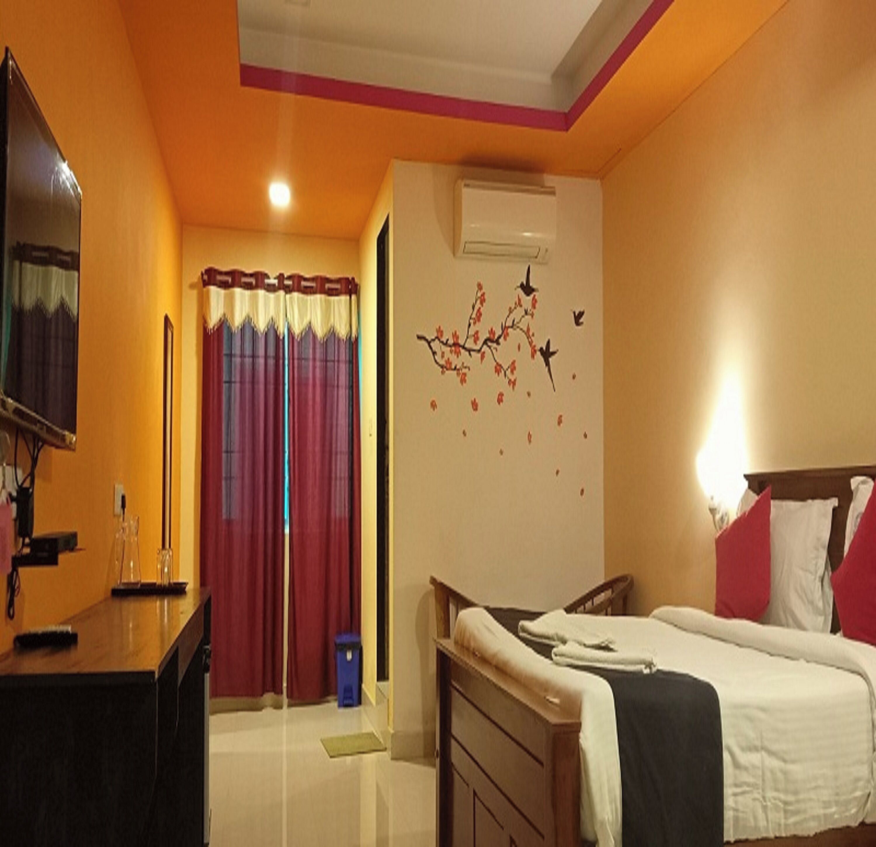 Superior Room | Hypo-allergenic bedding, desk, free WiFi, bed sheets