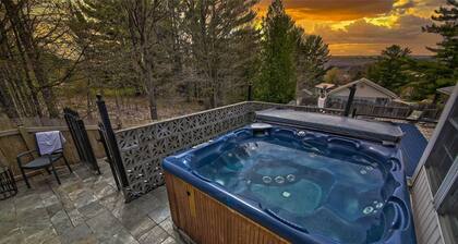 The Discovery Retreat: Heated Pool, Hot Tub, Firepit, BBQ, Sauna, Game Room