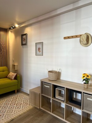 Living area - Renovated and fully-equipped Studio 48, ideally located. Pets allowed (Le Havre)