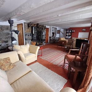 Standard Triple Room, Sea View | Living area