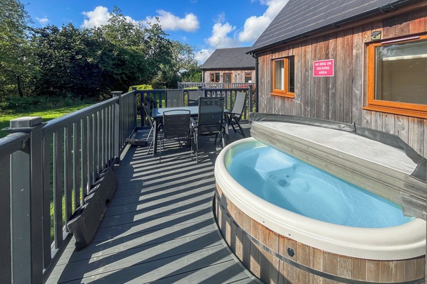 Hot tub | Laurel - James Ville Marina, Brigg
