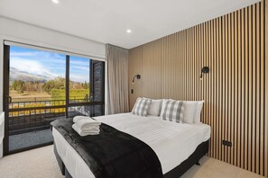 1 slaapkamer, een bureau, een strijkplank/strijkijzer, wifi