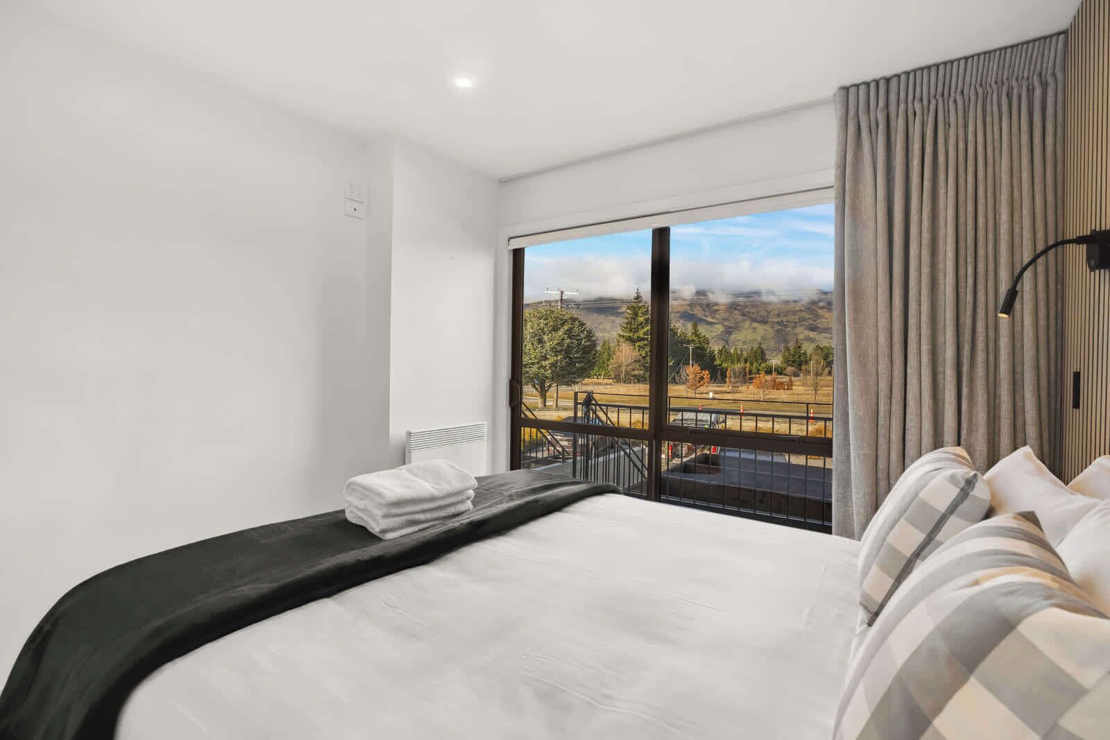 1 bedroom, desk, iron/ironing board, WiFi