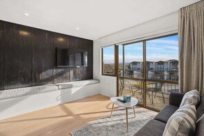 TV, offices - Wanaka Ridge Summary: (Wānaka)