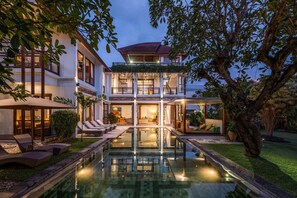 Villa básica | Alberca | Alberca al aire libre 