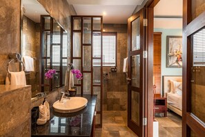Basic Villa | Bathroom | Hair dryer, towels, soap, shampoo
